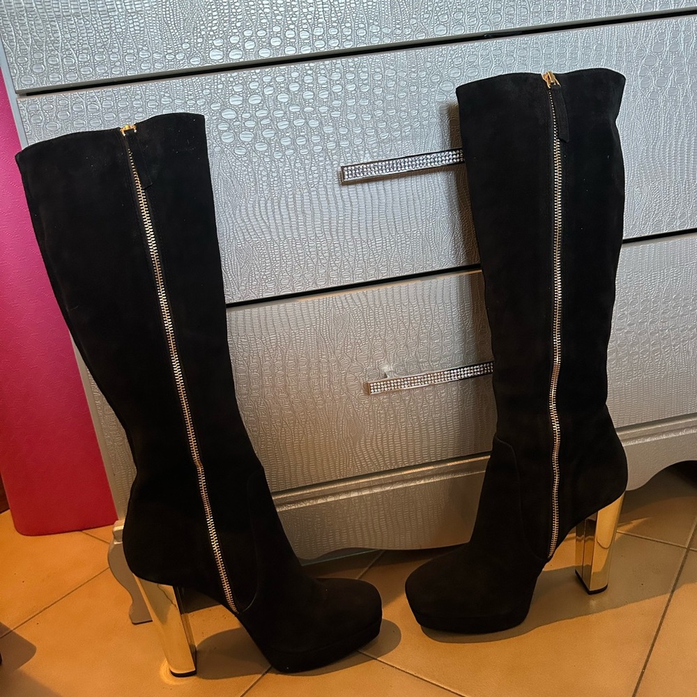 Alice & Olivia women beach & gold suede boots